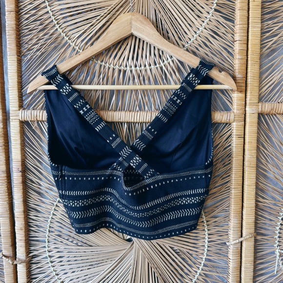 Express Black and Gold Metallic Striped Women's Crop Top SZ S/P - Picture 3 of 5